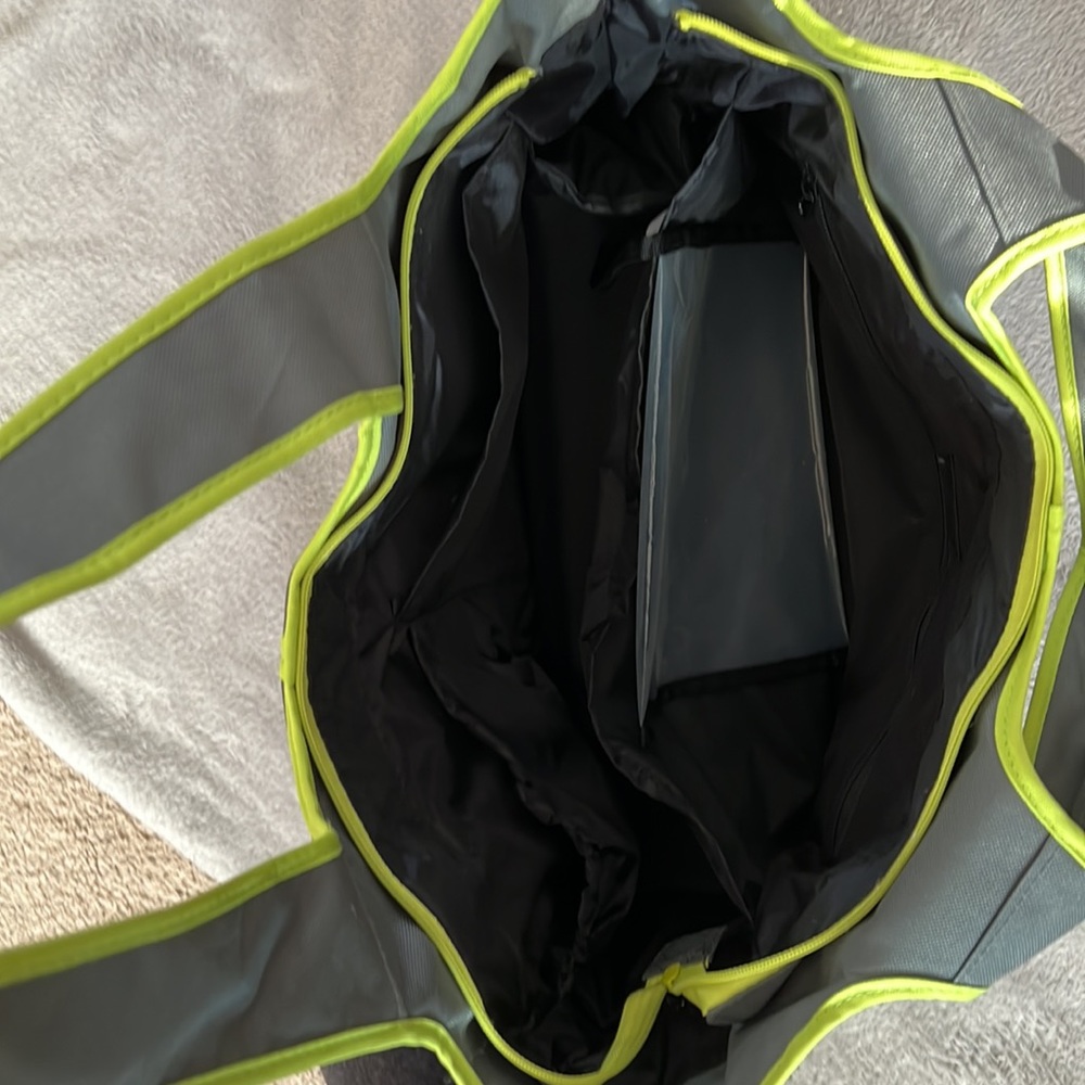 NWOT Thermos Foogo diaper bag - Picture 4 of 4